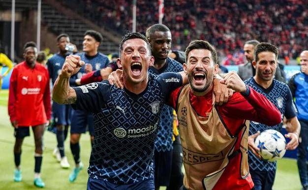 星空体育官网-斯图加特训练开放日，转会期门线救险引欢呼，西甲在即，资深球员宣示担当-星空体育官网